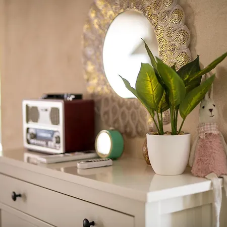 Linna With Seaview Willa *