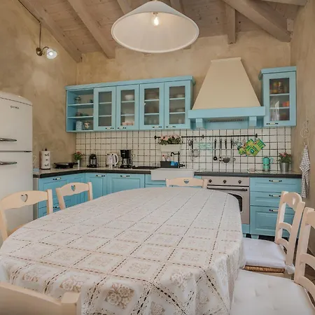 Linna With Seaview Willa *